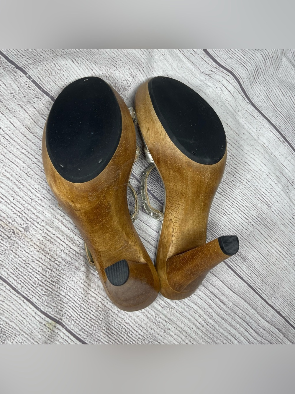 Michael Kors Women’s 9 Silver Leather Straps Wooden Heels - Picture 6 of 6
